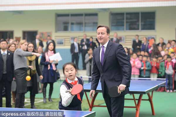 Cameron shows table tennis skills in China