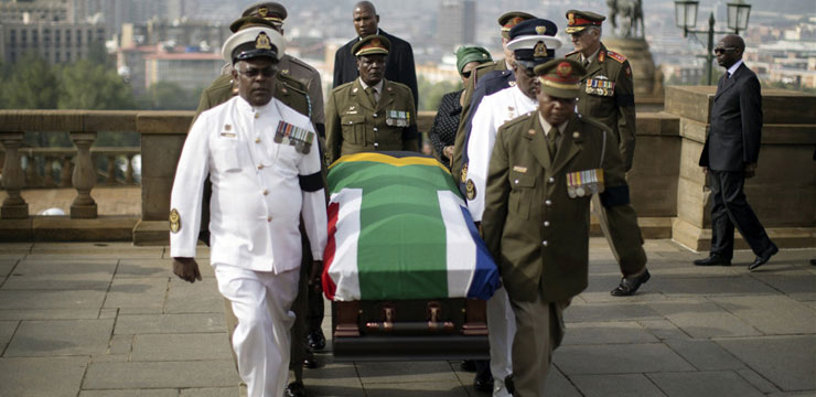 Mandela lies in state as thousands say goodbye