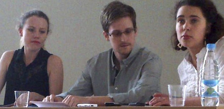Snowden seeks political asylum in Russia
