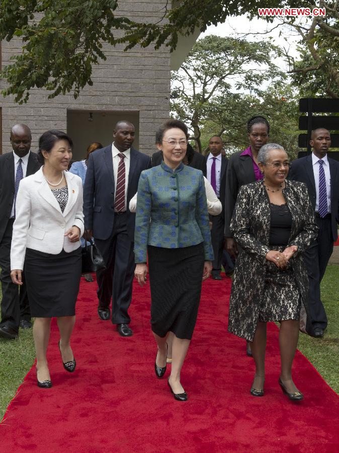 Wife of Chinese Premier visits women's organization in Nairobi