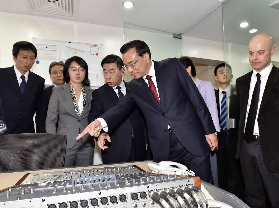 Chinese premier visits African branch of CCTV in Kenya