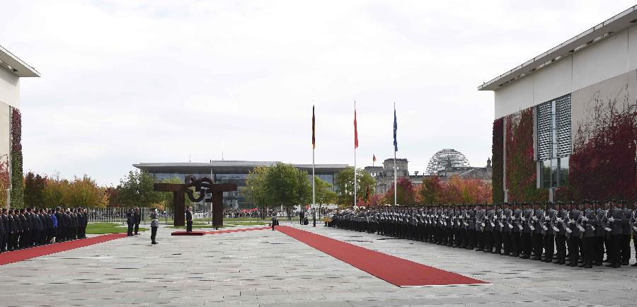 Chinese premier attends welcoming ceremony held by Merkel