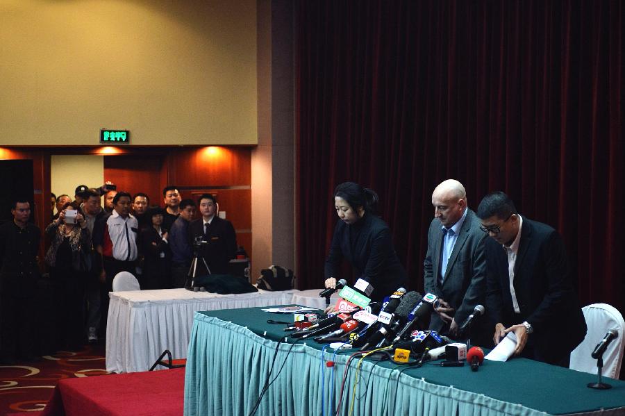 Malaysia Airlines holds press conference in Beijing on missing flight