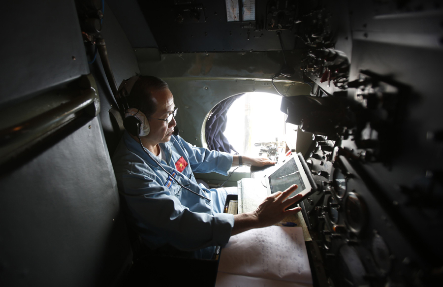 Search for missing Malaysia jet widens