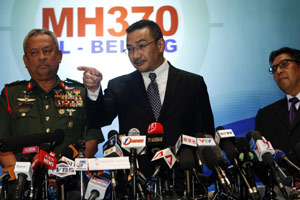 Chinese Air Force searches for missing Malaysian jet