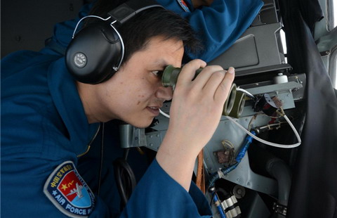Chinese Air Force searches for missing Malays