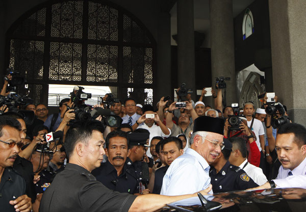 Malaysian PM prays for missing MH370