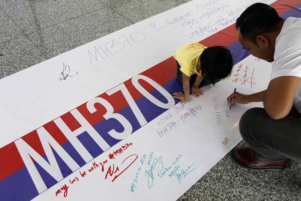 Malaysia plane pilots, passengers back under scrutiny