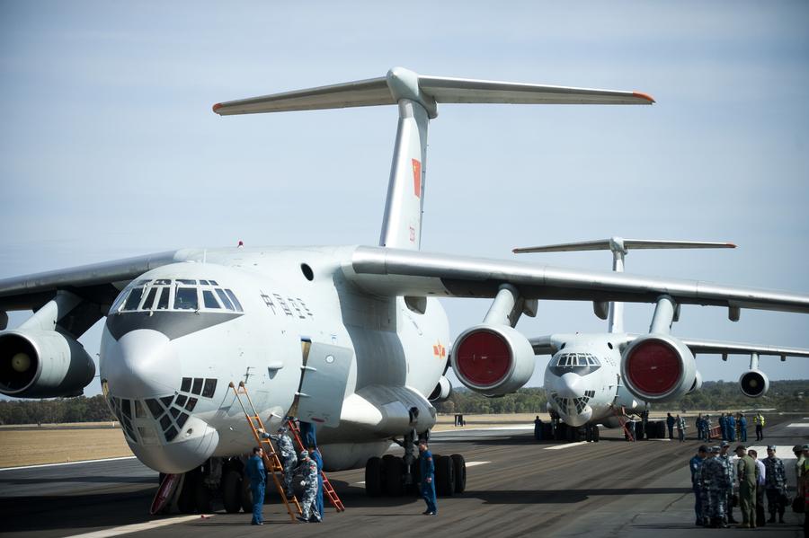 Chinese planes arrive in Perth to step up search efforts