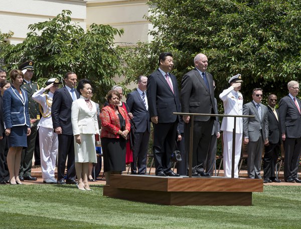 Xi attends welcoming ceremony by Australian Governor-General Cosgrove