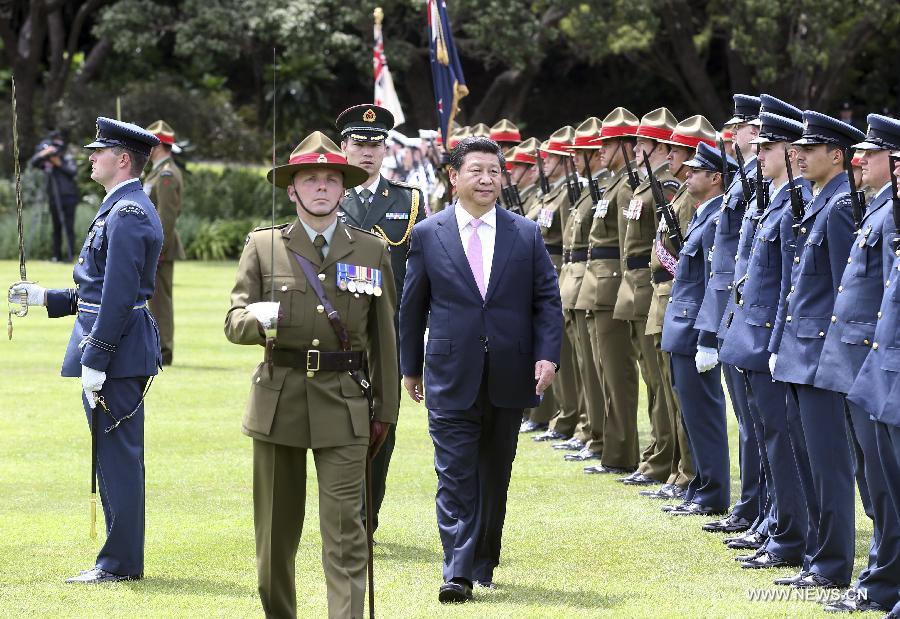 President Xi attends welcoming ceremony in Wellington, New Zealand