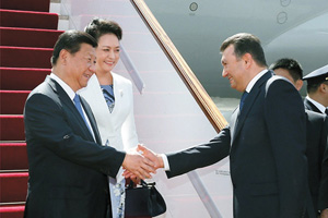 First lady Peng Liyuan hits the right note