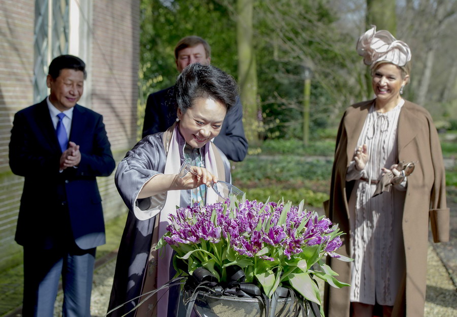 China's first lady blooms in kingdom of tulips