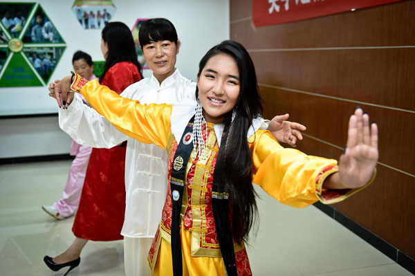 Mongolian students experience Chinese culture in Hefei