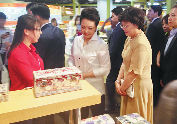 First lady steps out in Seoul in style