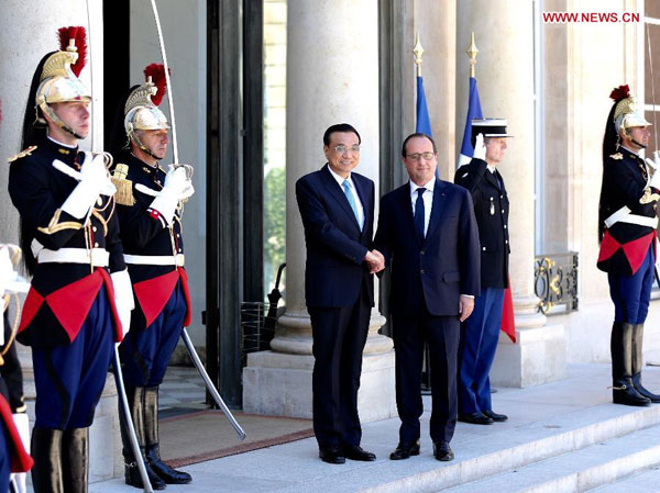 Premier Li meets French president in Paris