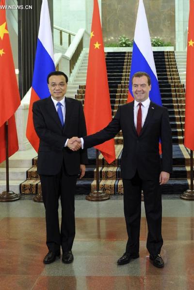 Premier Li Keqiang meets with Dmitry Medvedev in Moscow