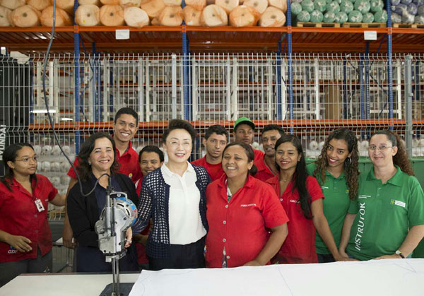 Premier Li's wife visits Brazilian social factory