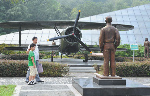 Nanjing honors heroes of 'Hump Airlift'