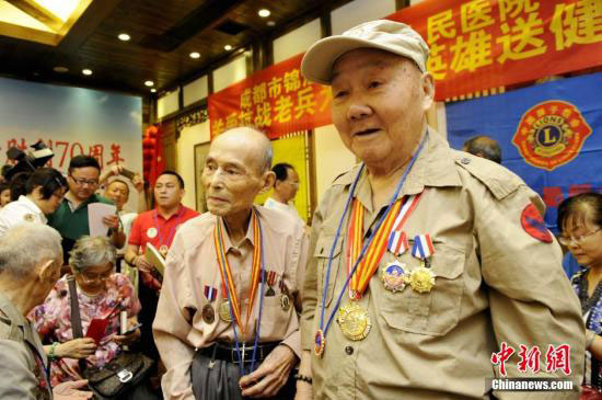 Country salutes veterans of anti-Japanese aggression war