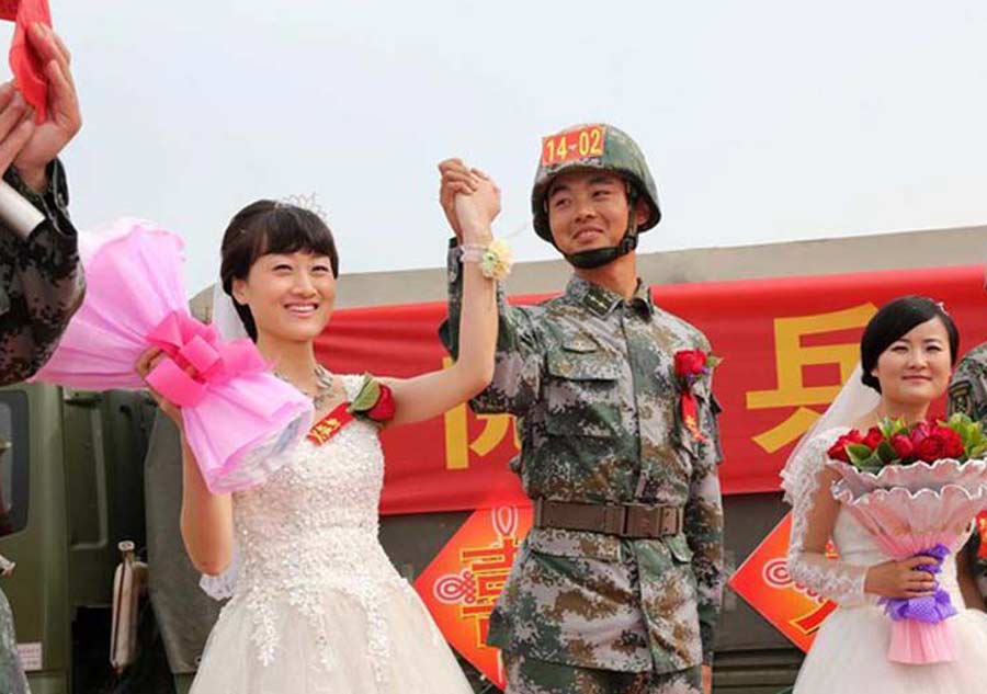 V-Day parade soldiers have group wedding