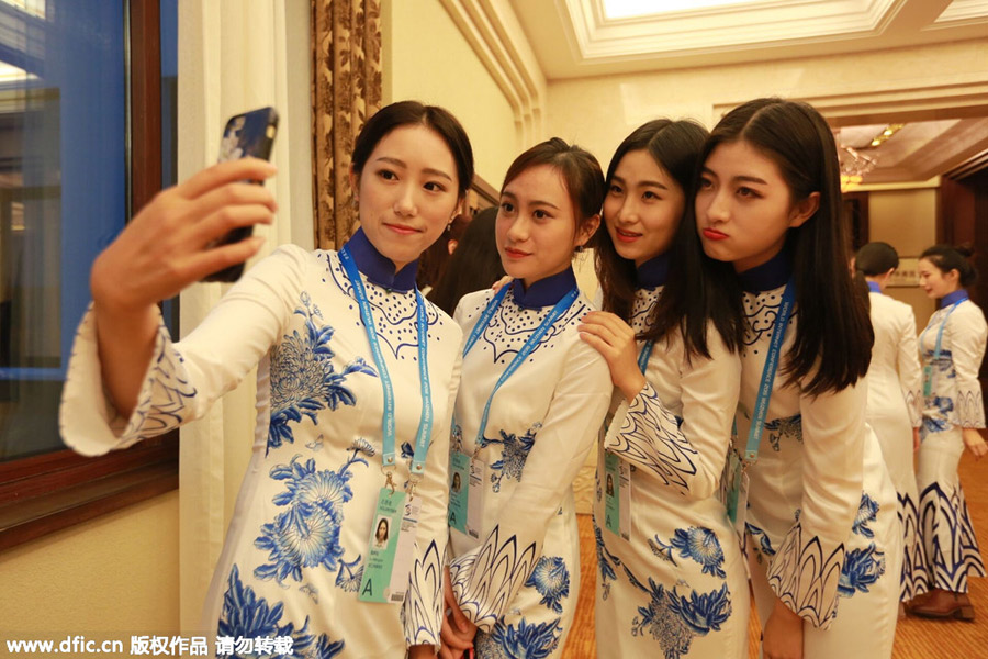 Student volunteers wear <EM>qipao</EM> for World Internet Conference