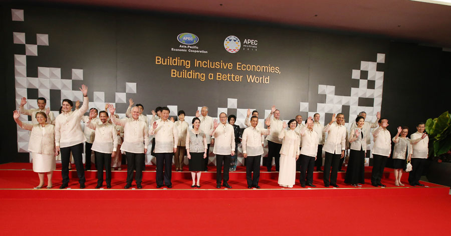 Leaders attend APEC welcome dinner