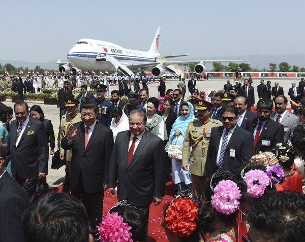 Xi seals deals on Pakistan trip