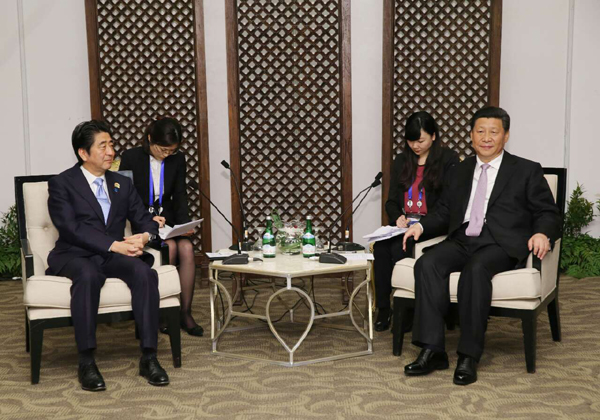 Xi meets Abe in Jakarta