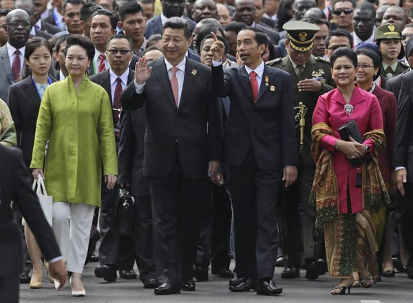 President Xi joins Asian, African leaders in Bandung commemorative walk