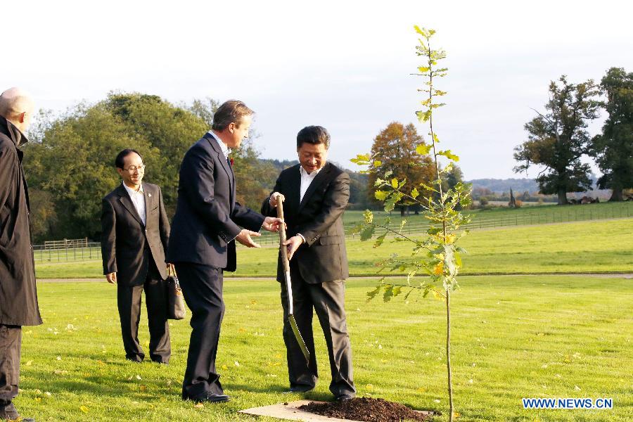 Cameron welcomes Xi to his official residence Chequers