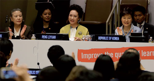 At UN, first lady Peng talks on education