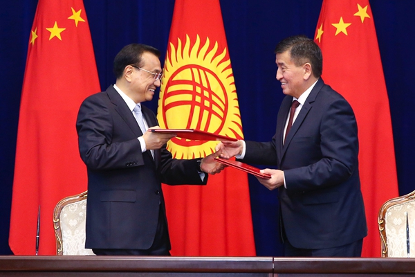 Premier Li and Kyrgyz PM sign joint communiqué