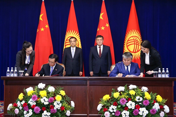 Premier Li and Kyrgyz PM sign joint communiqué