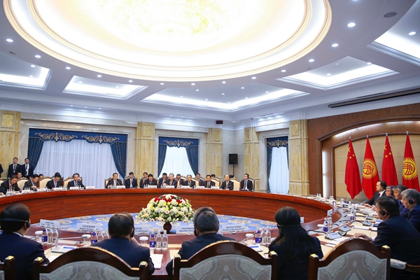 Premier Li meets with Kyrgyz PM