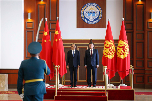 Kyrgyz PM welcomes Premier Li in Bishkek