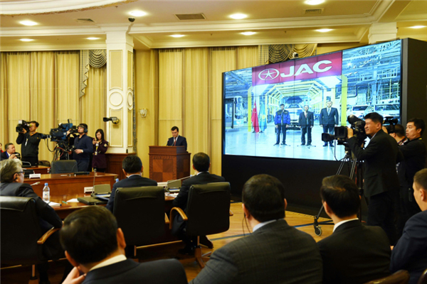 Premier Li and Kazakh PM witness launching of Chinese auto project