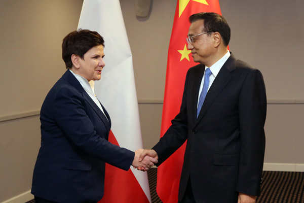 Premier calls for deepening cooperation with Poland