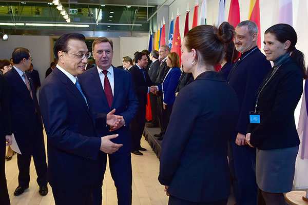 Premier meets Eurasian Sinologists; calls for more communication