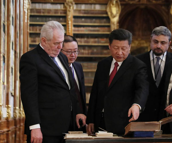 Chinese president visits historic library in Prague