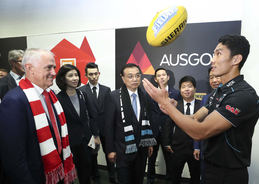 Premier Li and Australia's Turnbull watch football game