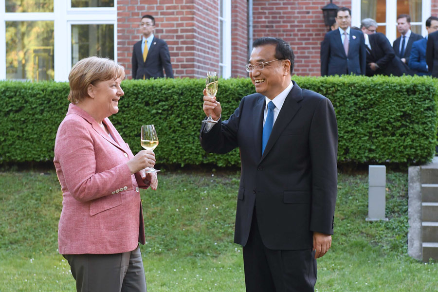 German Chancellor Merkel hosts welcome dinner for Premier Li