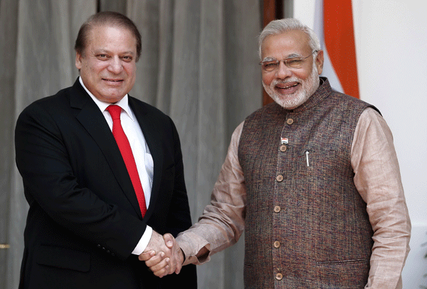 Indian, Pakistani PMs meet