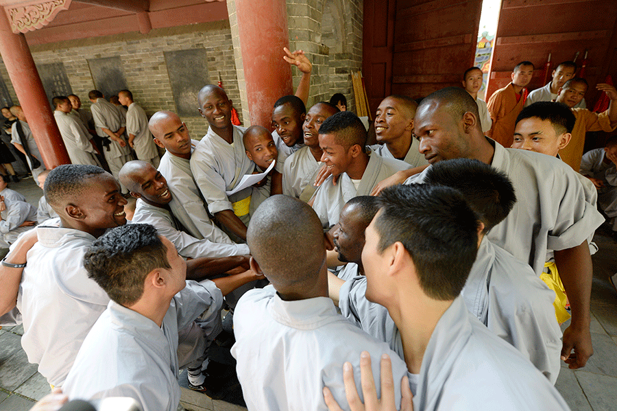 20 African apprentices graduate from C China's Shaolin Temple