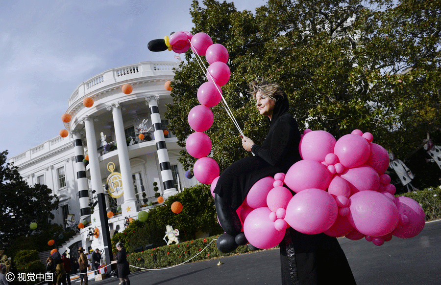 Obamas host White House Halloween for children