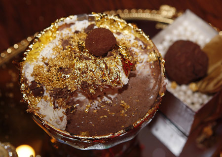 The Frrrozen Haute Chocolate is unveiled at the Serendipity-3 restaurant in New York Nov. 7, 2007 after Guinness World Records researchers determined the 25,000 U.S. dollars frozen hot chocolate was the most expensive dessert in the world.(Xinhua/Reuters Photo)