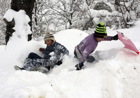 Snow hits Albanian city Kukes