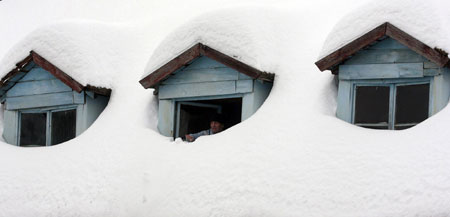 Snow hits Albanian city Kukes