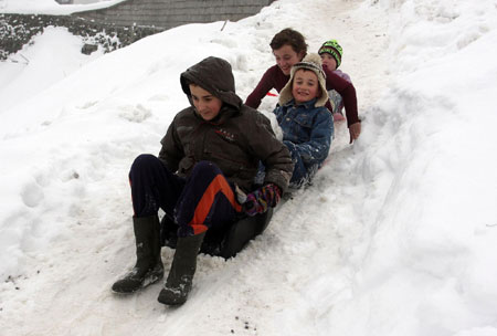Snow hits Albanian city Kukes