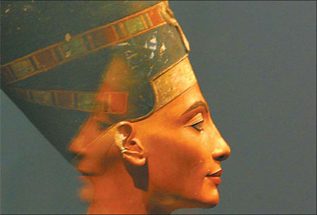 One bust, two faces of Nefertiti